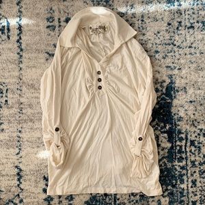 Adventura Eco brand. Cream blouse with collar